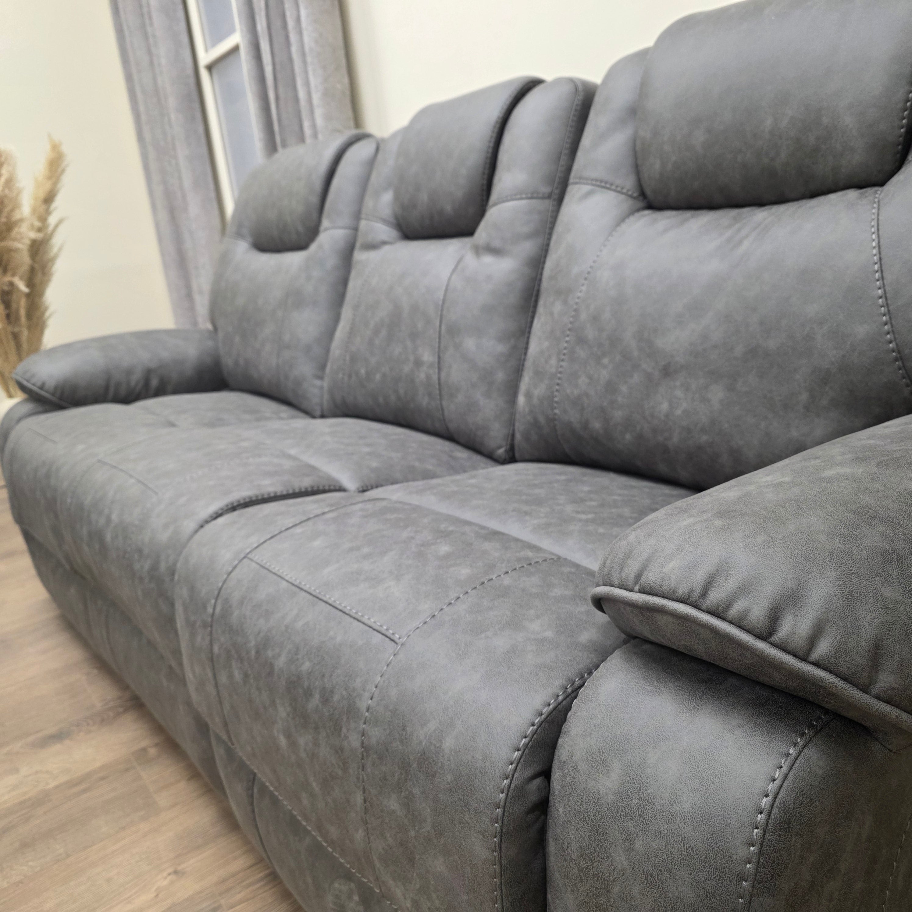 The Albly 3+2+1 Recliner Sofa Set